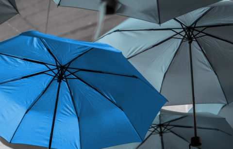 Regenschirm hellblau