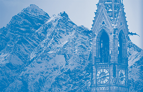 Kirche im Engadin vor Bergekette